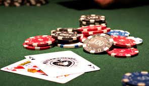 Cách kiếm tiền khi cược Poker tại tải Gem win